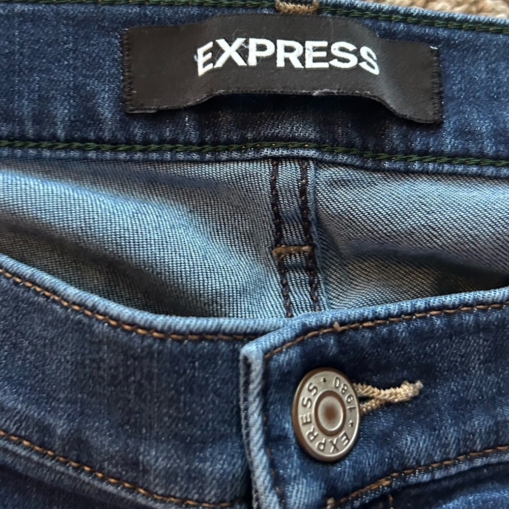 Express Mid Rise Stretch Repreve Legging - Picture 4 of 4